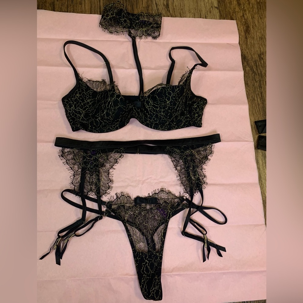 Maison Close Jardin Impérial Set. Black&Gold. Bra 34C, Thong XS, Suspender S.